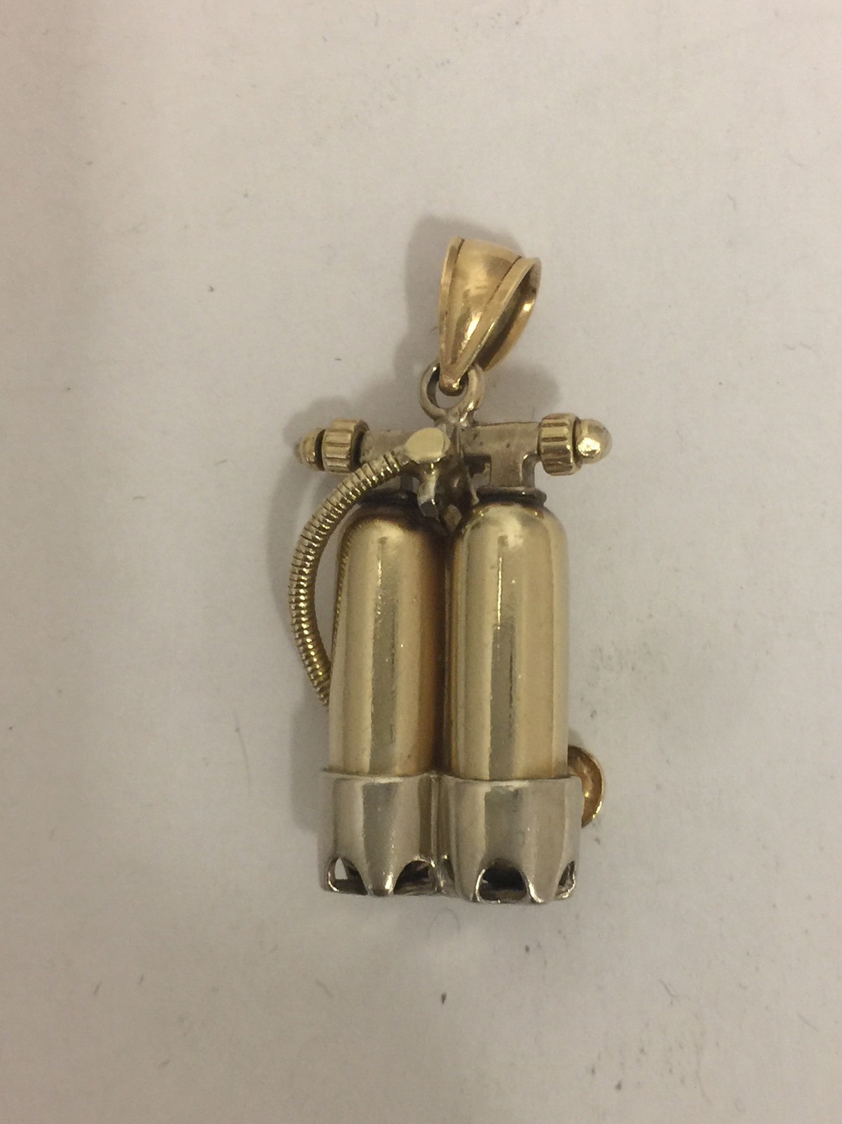 14K Yellow/White Gold 3 Dimensional Double Scuba Tanks With Air Hose Pendant