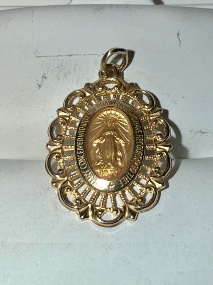 ESTATE Solid 14K Gold Virgin Mary Religious Oval Pendant