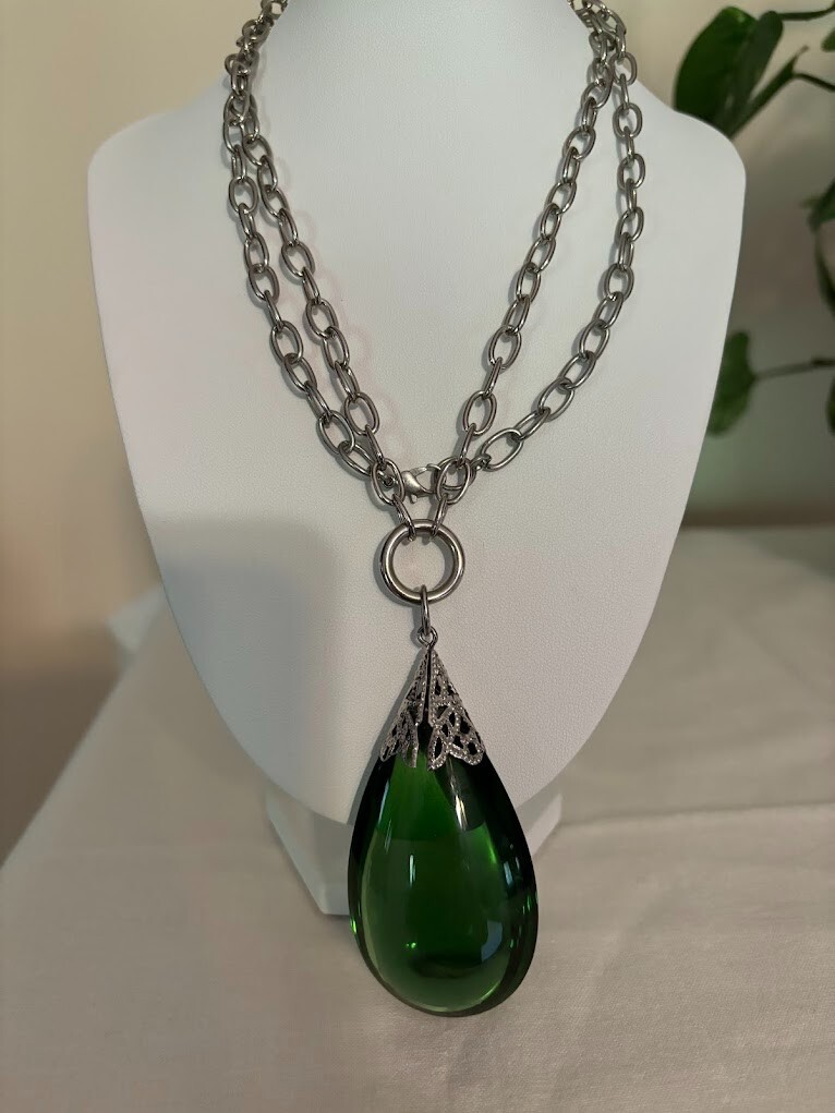 Beautiful Emerald Color Pendant on a Silver Chain (30″) for any occasion