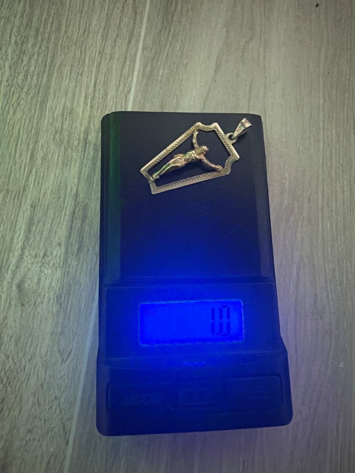 10 k gold christ pendant