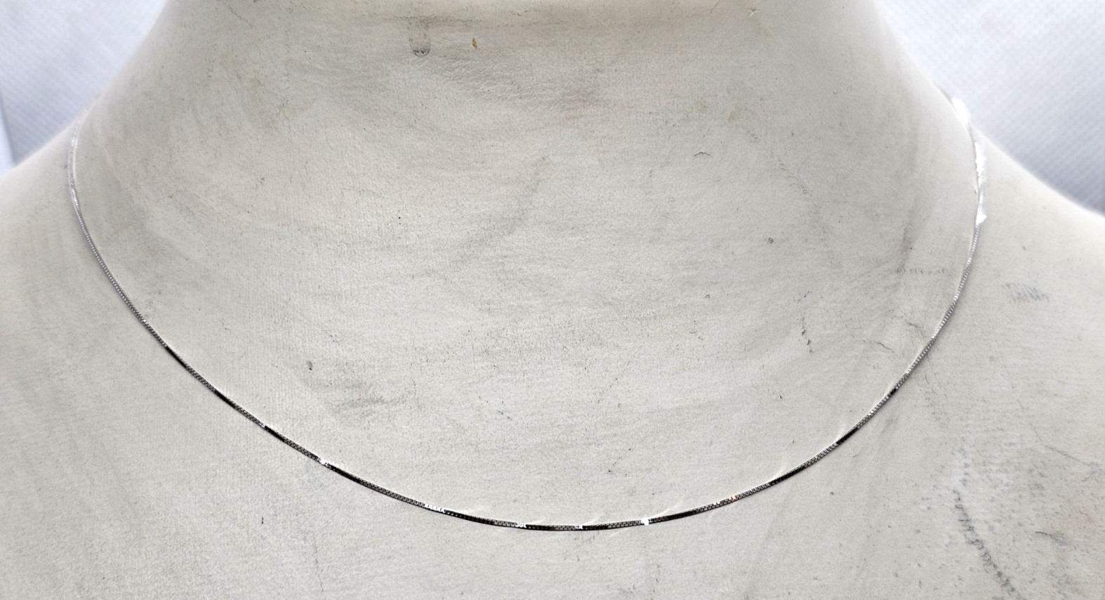 14K White Gold Thin Box Chain Necklace 18″ .95 grams .60mm Spring Ring Clasp NEW
