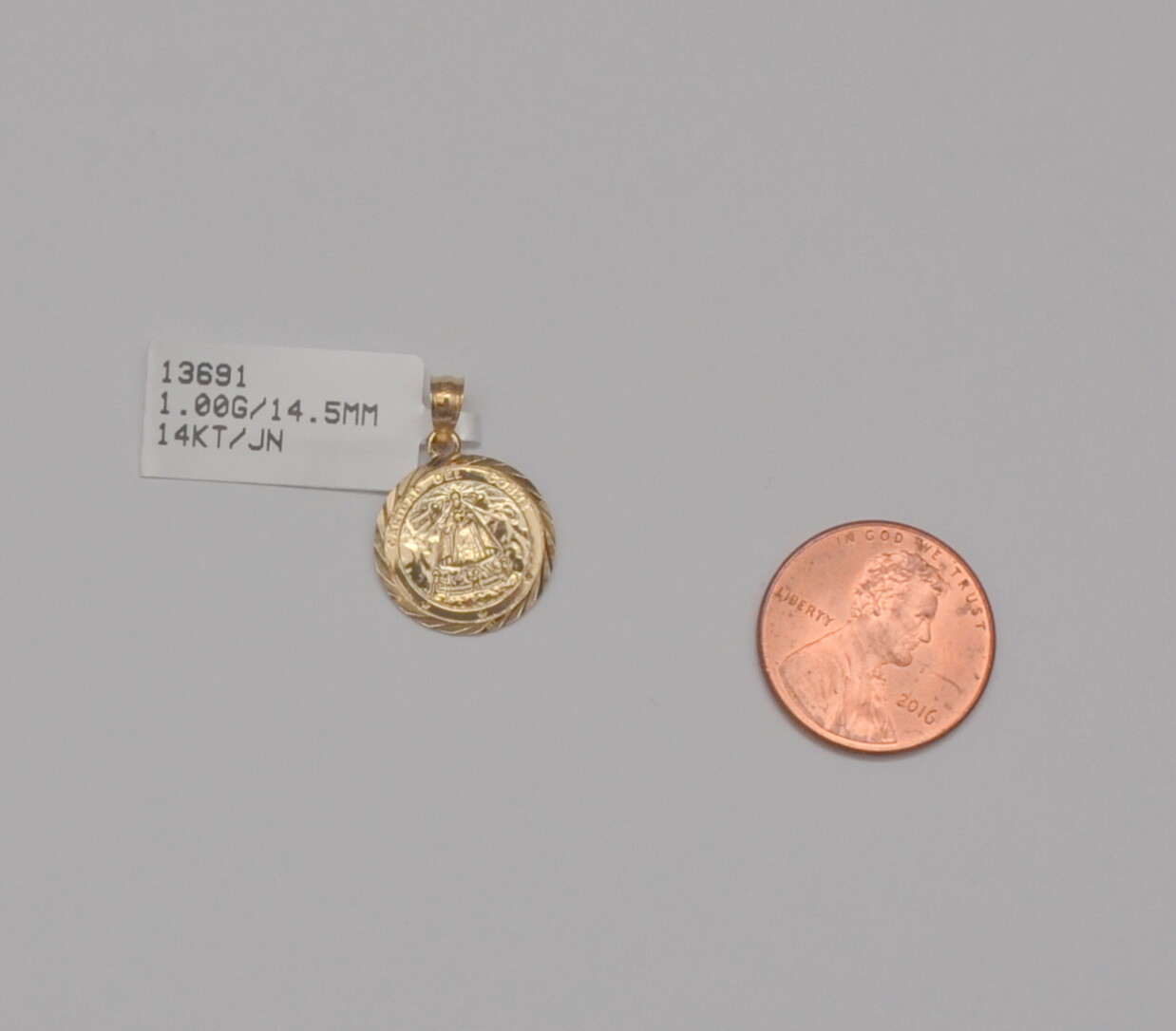 14k Yellow Gold Caridad Del Cobre Words On Round Charm Pendant 14.5 mm 1.2 gr Q1