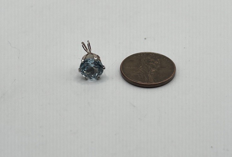 LG Round 1ct Sky Blue Topaz Pendant Set In 10k Gold 6 Prong Set 6mm; 4.25g Total