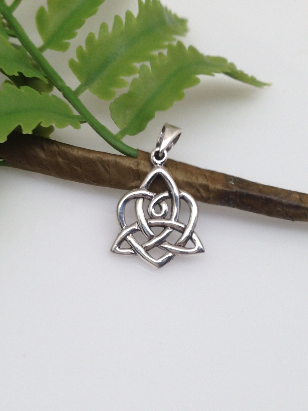 925 Sterling Silver Celtic Knot Pendant Women 16mm(0.63″)/24mm(0.94″)