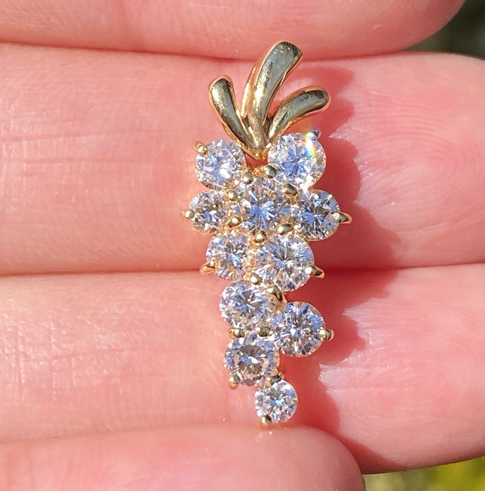 Stunning 18K Yellow Gold 1.50CTW 100% Natural Quality Diamond Pendant