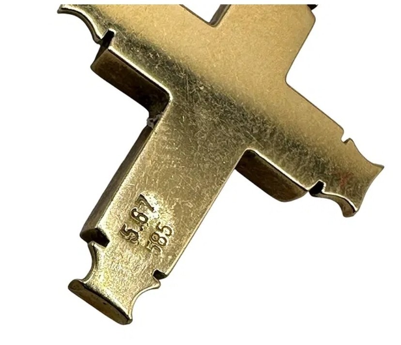 14 Karat Yellow Gold Large Cross Pendant 4.4g With Chain