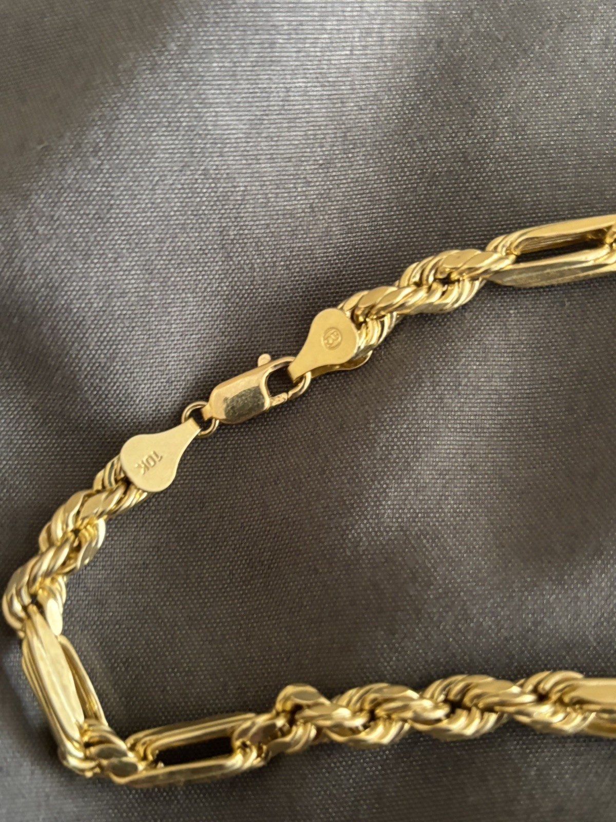 10k 6mm 22” Milano Rope Chain With Spiral Cross Pendant