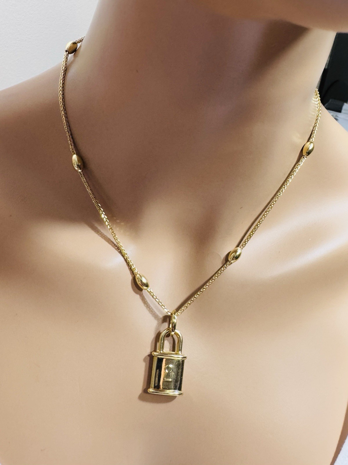 RARE 18K 750 Genuine Gold Oval Chain Padlock Necklace 17.6”/18” Long 9.6g 2.2mm