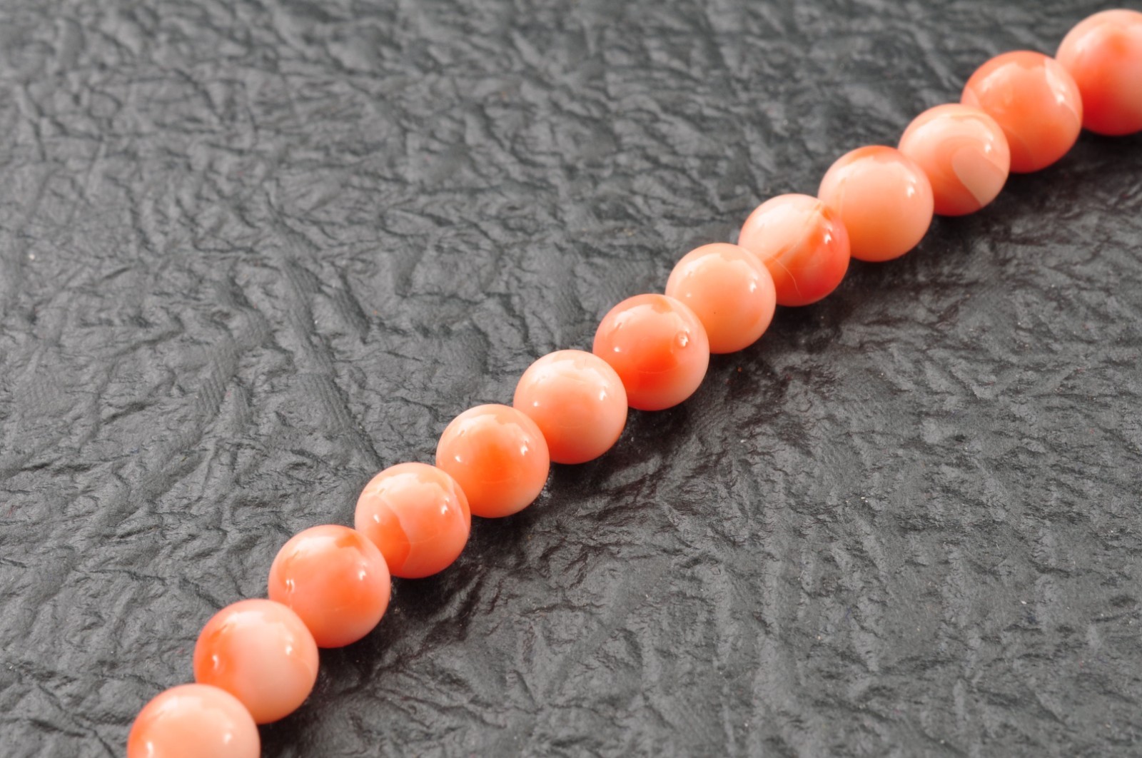 Vintage Angel skin coral Necklace and ear clip set (17.3in 192ct) Certificate.