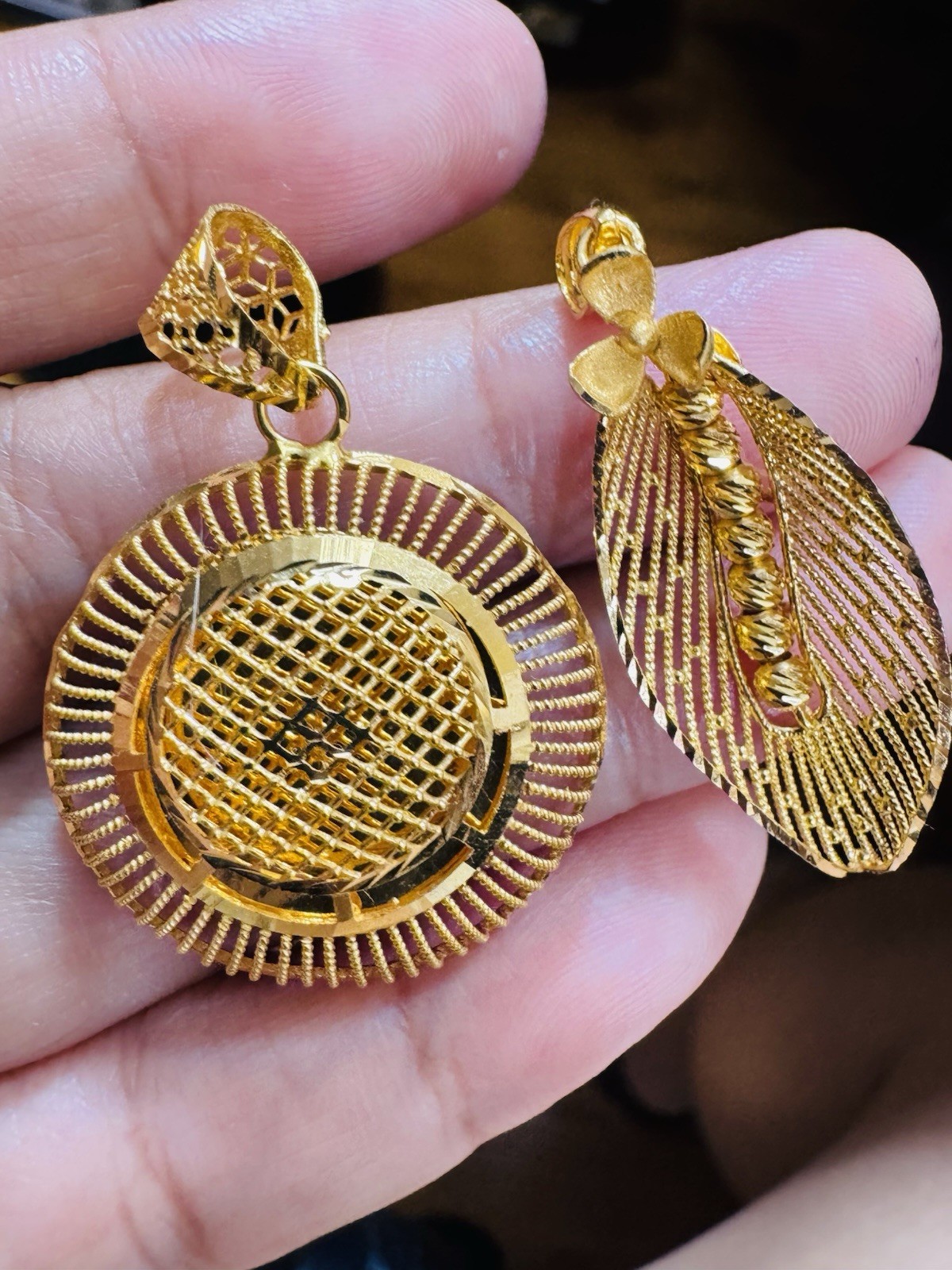 22K 916 22C Real Gold Two Set of Pendant 1 x Left Flower & 1x Round 8g