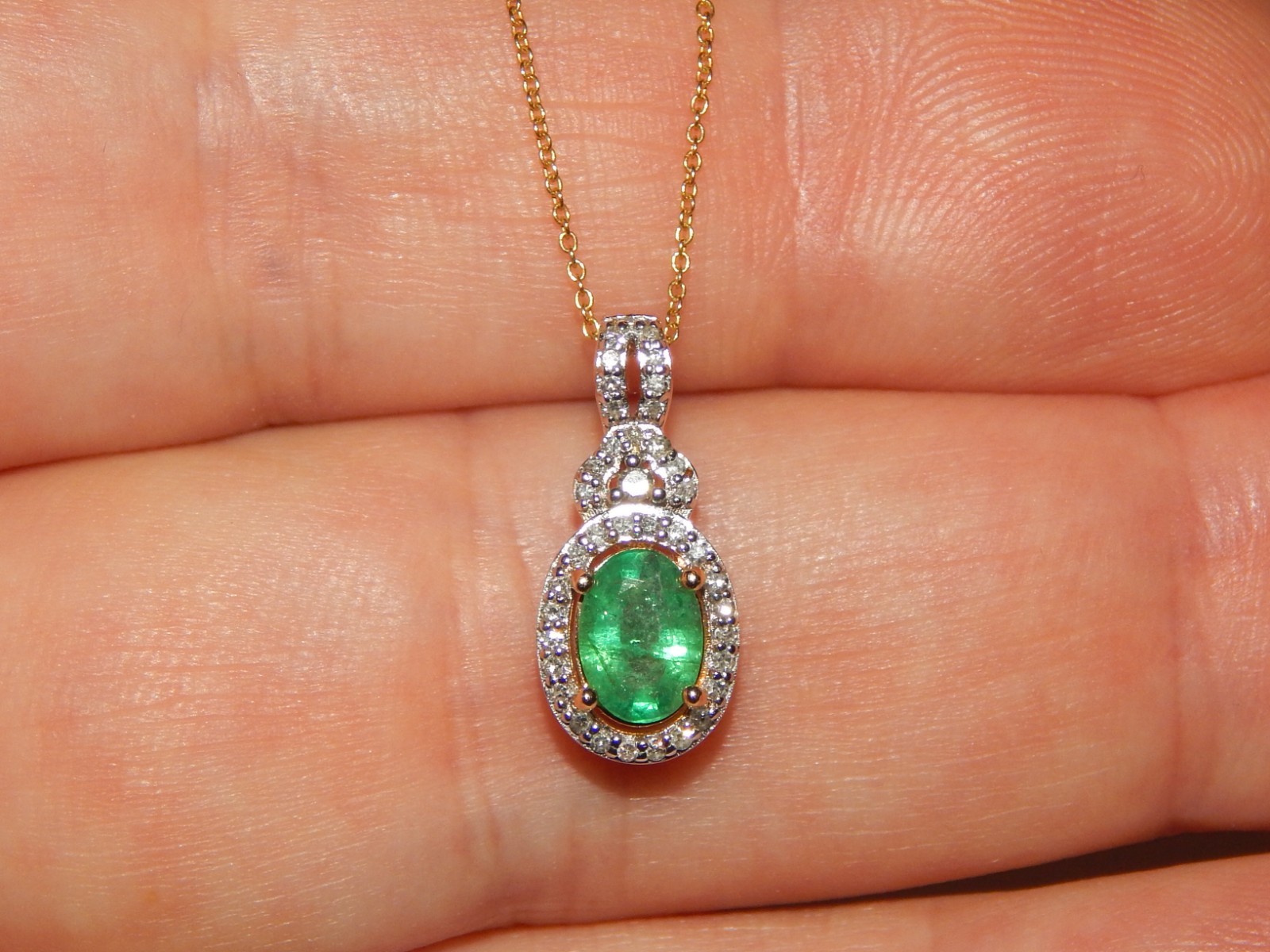 14K YELLOW GOLD EMERALD & DIAMOND 7/10th INCH PENDANT NECKLACE 18 INCH LONG