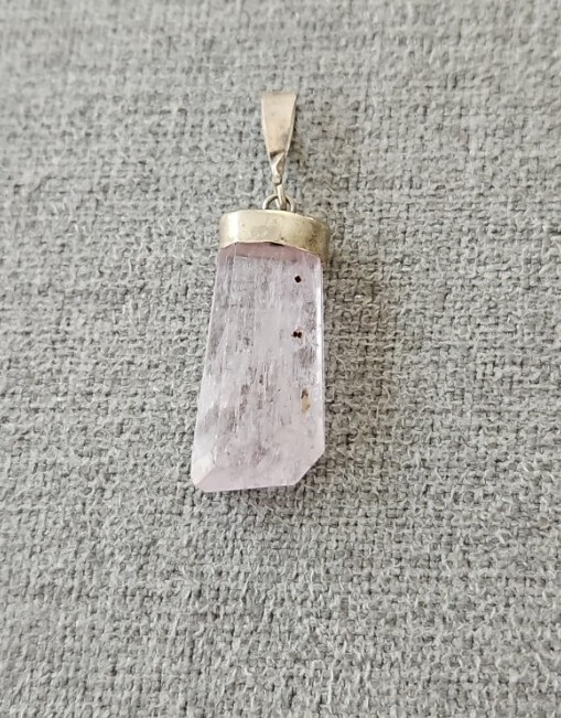 NATURAL STONE PINK KUNZITE STERLING PENDANT