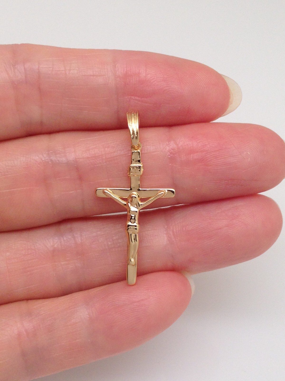 Mens Womens Small Jesus Crucifix Cross Pendant 925 Sterling Silver 24/32mm Gold