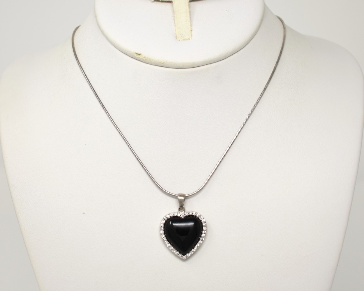 18″ Sterling Silver Black Rhinestone Heart Pendant Snake Chain Choker Necklace