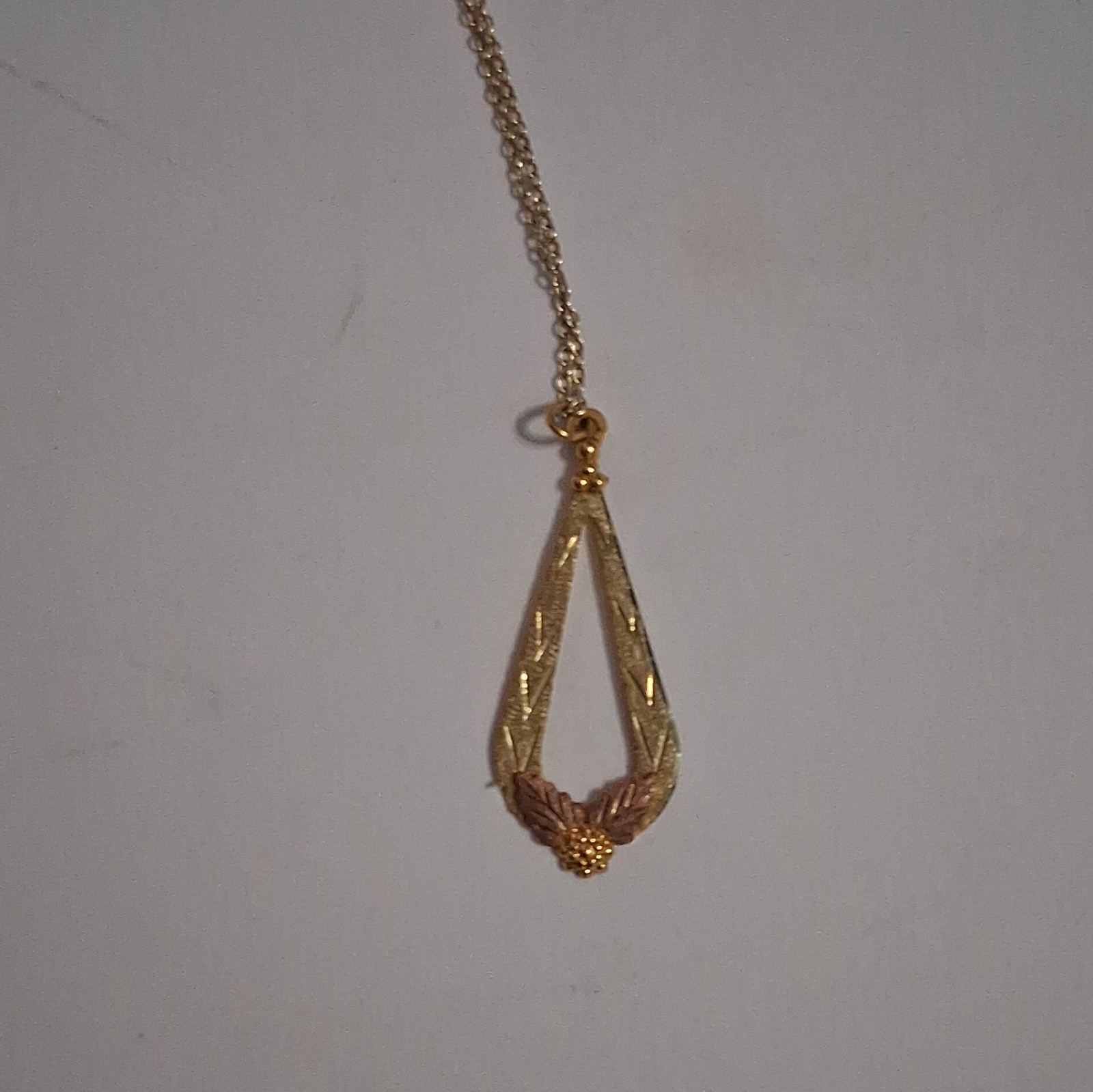 10K Yellow Gold Teardrop Charm Pendant Necklace Cable Chain Spring Ring Signed
