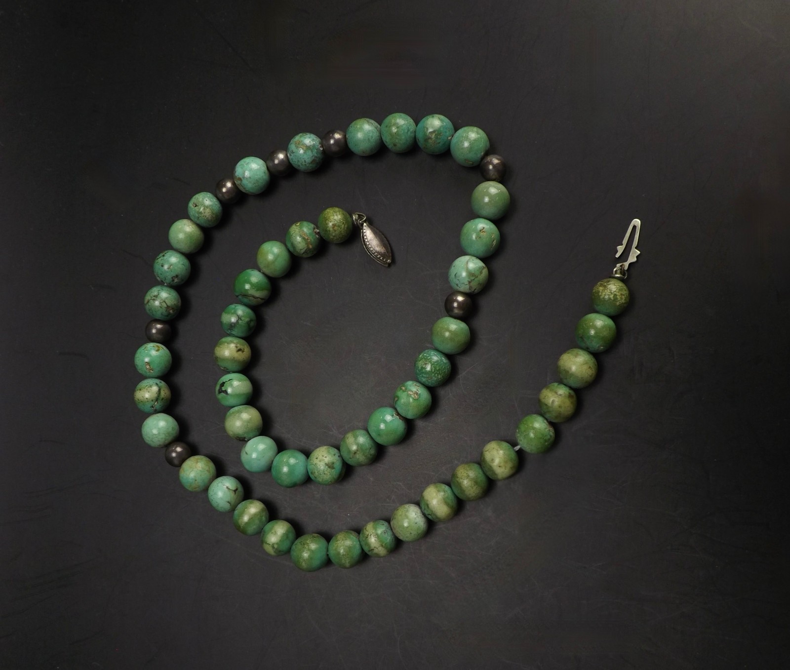 Antique/Vintage Natural Sage Green Turquoise & Silver Bead Necklace 18″, 38.3 gr