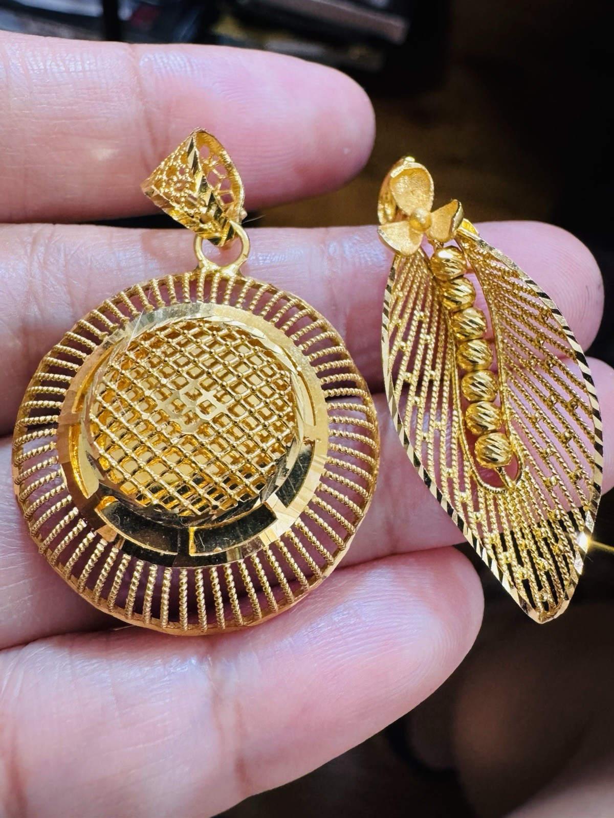 22K 916 22C Real Gold Two Set of Pendant 1 x Left Flower & 1x Round 8g
