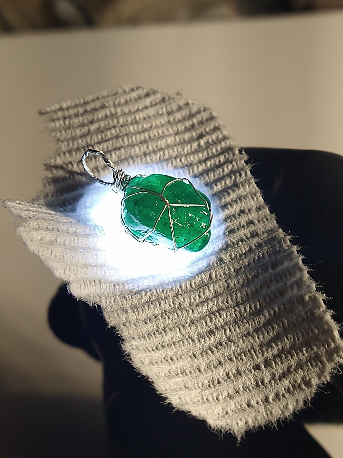 Natural Emerald Pendant with excellent green color in Sterling Silver