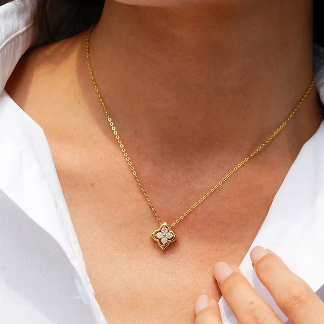Wedding 0.40Ct Round Cut Moissanite Clover Shape Pendant 14K Yellow Gold Plated