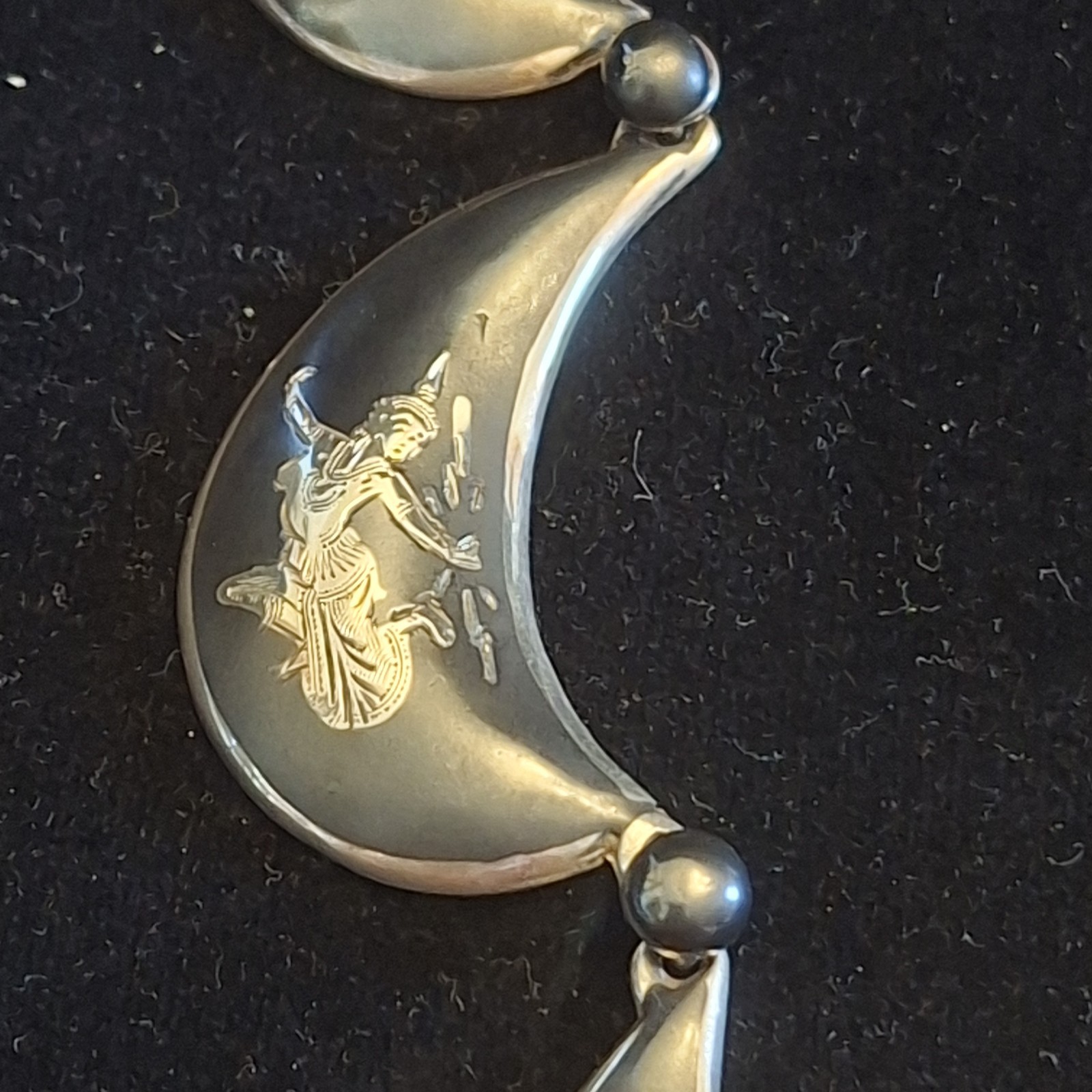 Siam Sterling Silver Necklace Depicting The Goddess Of Lightning (A85)
