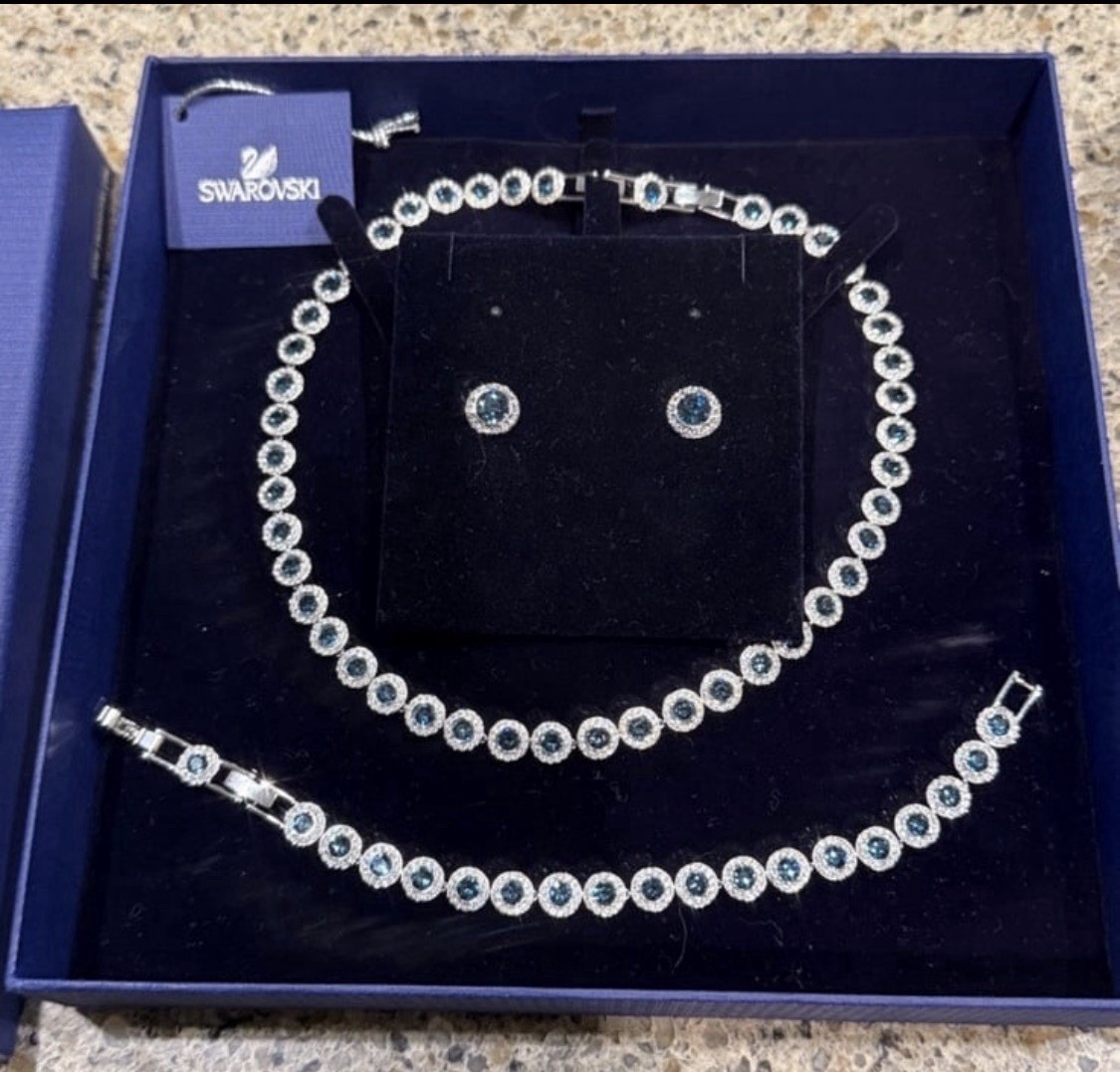 Swarovski Angelic necklace set – All Around Blue