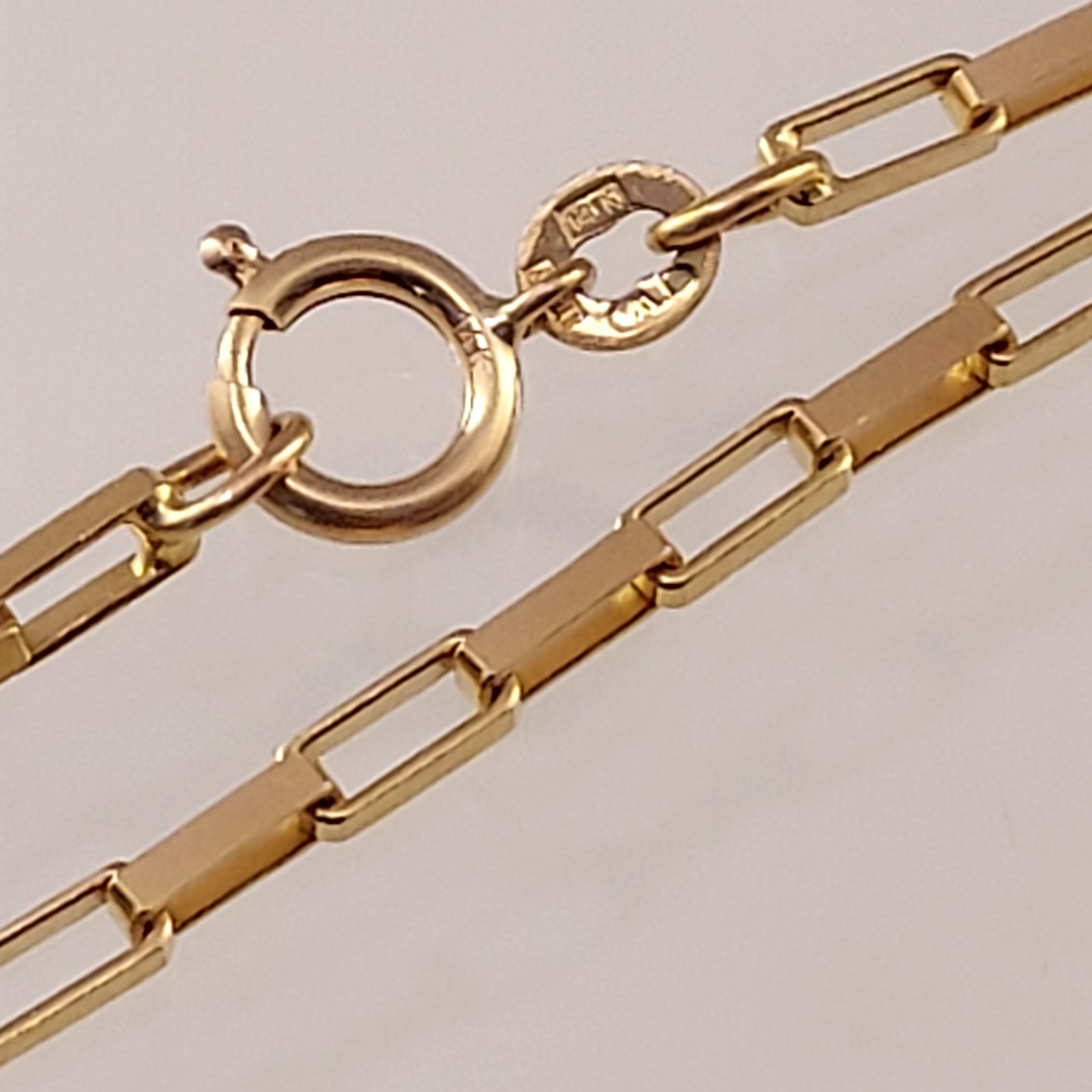 Vintage 14k Italy Square Link Chain. 18″ Length. 2mm Width. 7.5 Grams.