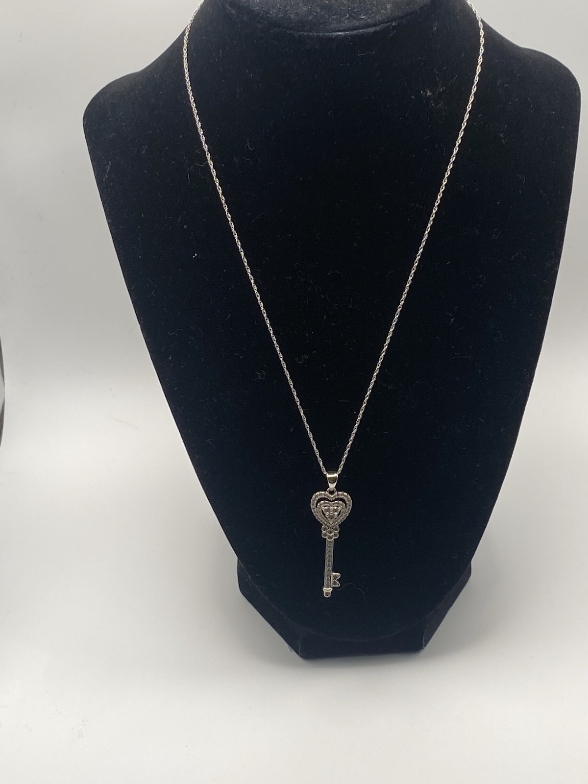 Zales Sterling Silver Key With Heart And Rhinestones On 925 Chain-18 Inches Box