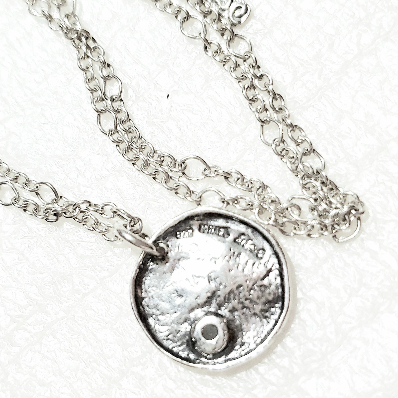 DIDAE Blue Topaz hammerd Disc Pendant Necklace 925 Sterling Silver VTG