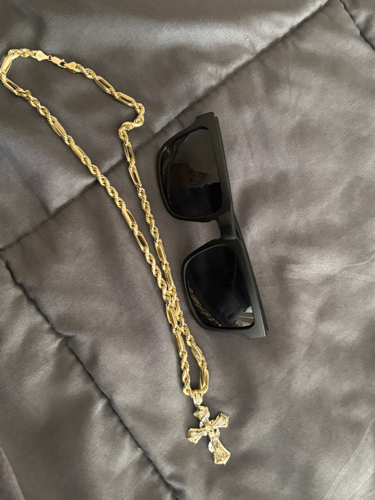 10k 6mm 22” Milano Rope Chain With Spiral Cross Pendant