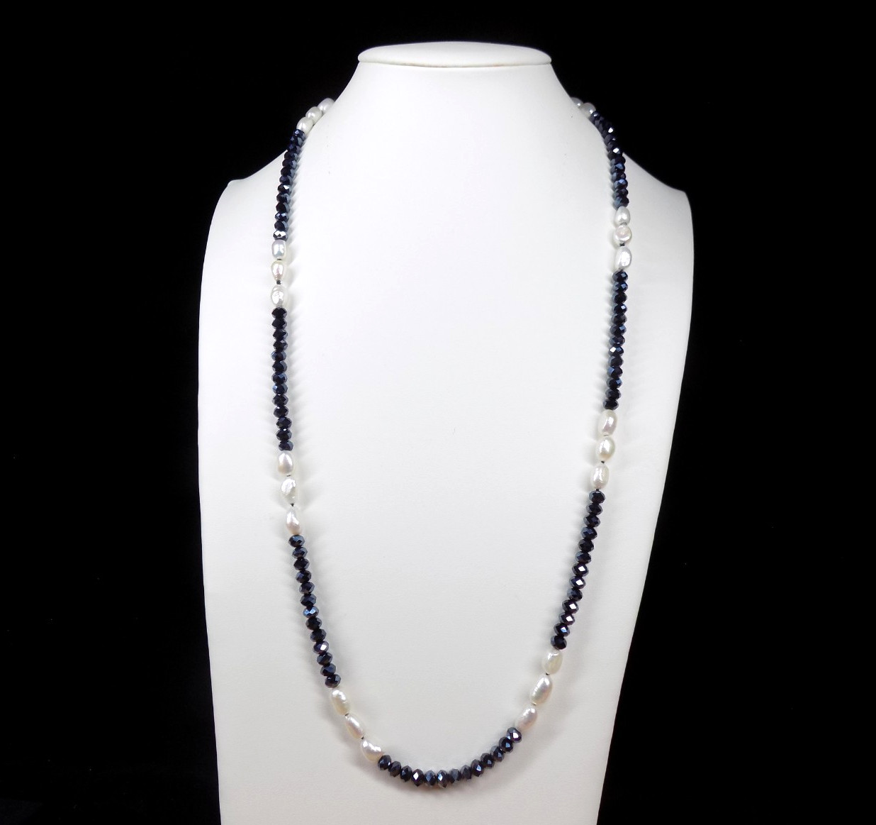 Vtg. White Pearl Station Necklace 925 Sterling Silver Hook Navy Beads 30″ Long