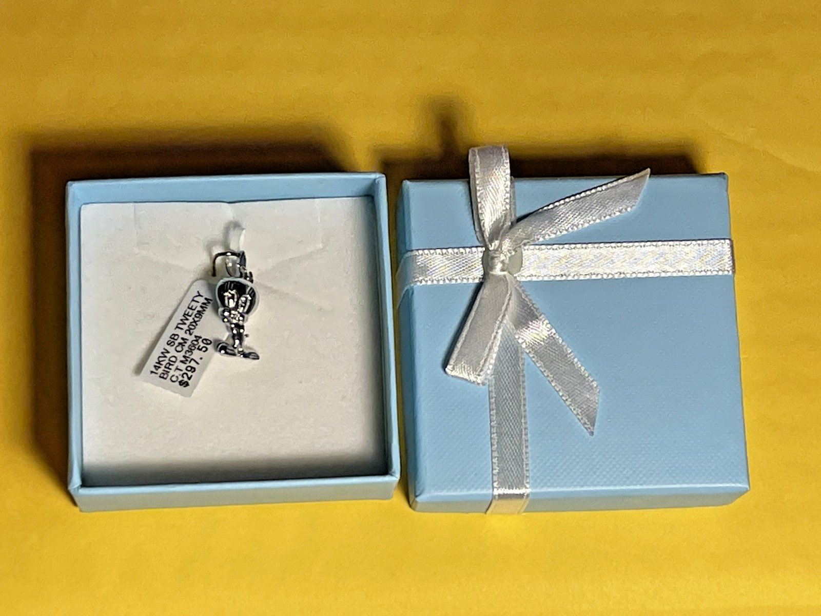 14KT White GOLD TWEETY BIRD PENDANT ,with original tag , never worn