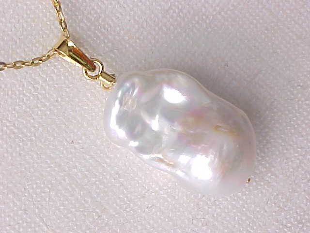 15MM X 26MM AAA BAROGUE WHITE PEARL PENDANT SOLID 18K YELLOW GOLD
