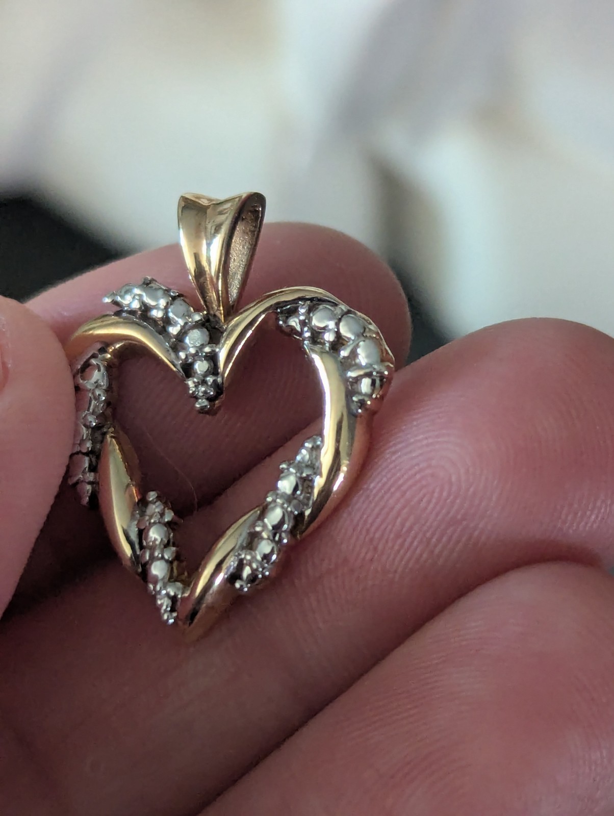 Vintage 10K 2 Tone Gold Twisted Heart Diamond Illusion Pendant 2 Grams