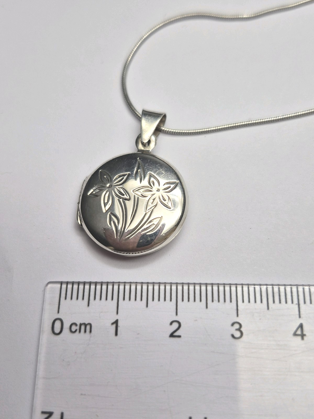 LOCKET – Small Sterling Silver Round Double Photo Locket And Chain. Necklace.