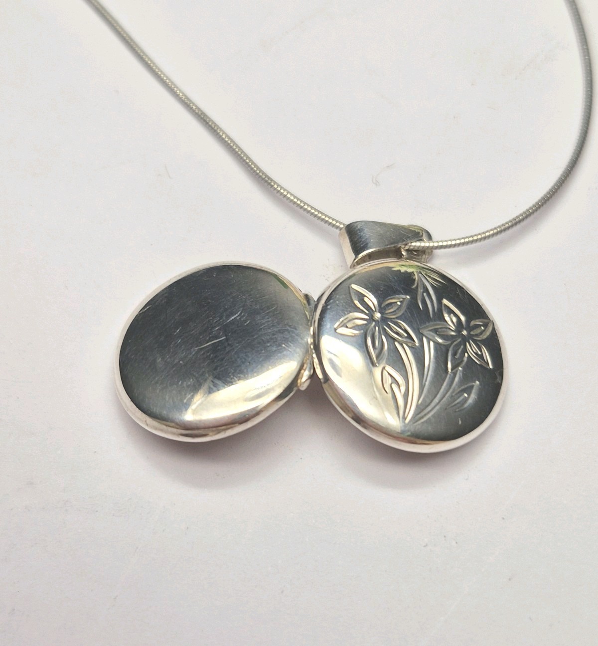 LOCKET – Small Sterling Silver Round Double Photo Locket And Chain. Necklace.