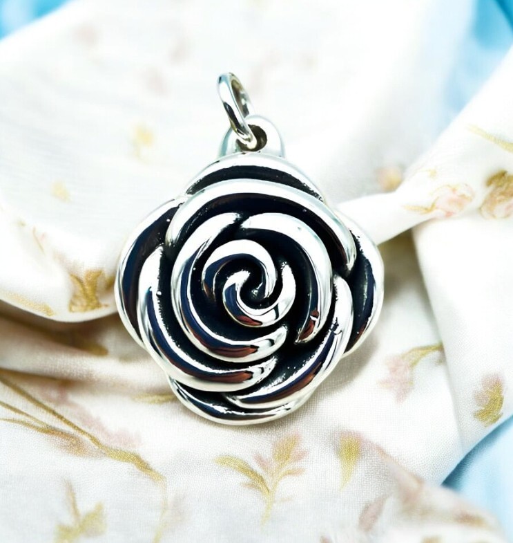 925 Lightweight Silver Rose Flower Pendant – Chain Sold Separate 1522