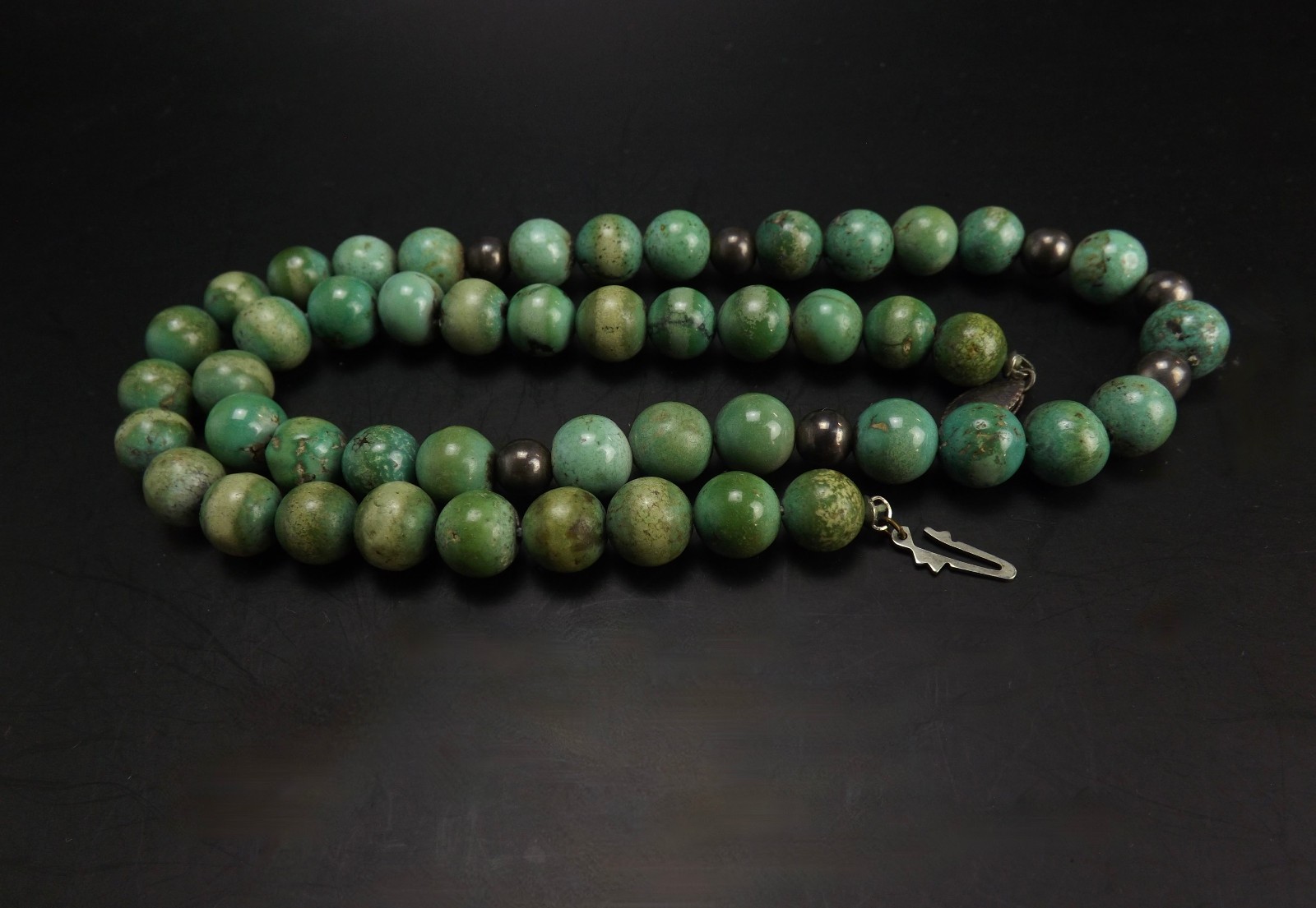 Antique/Vintage Natural Sage Green Turquoise & Silver Bead Necklace 18″, 38.3 gr