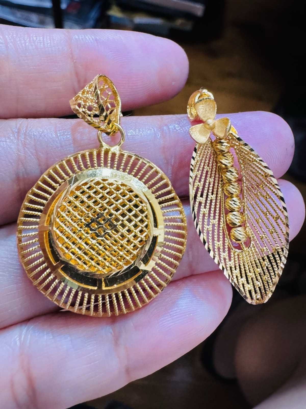 22K 916 22C Real Gold Two Set of Pendant 1 x Left Flower & 1x Round 8g