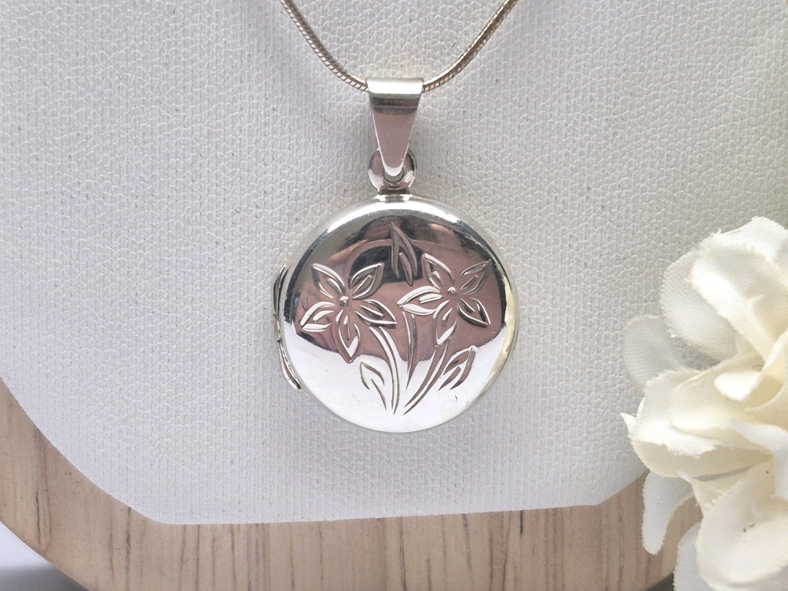 LOCKET – Small Sterling Silver Round Double Photo Locket And Chain. Necklace.