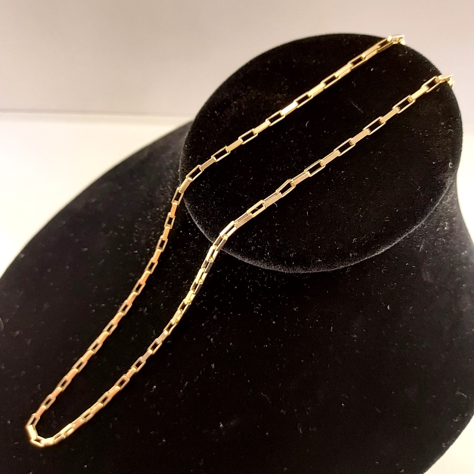 Vintage 14k Italy Square Link Chain. 18″ Length. 2mm Width. 7.5 Grams.