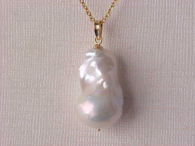16MM X 27MM AAA BAROGUE WHITE PEARL PENDANT SOLID 18K YELLOW GOLD