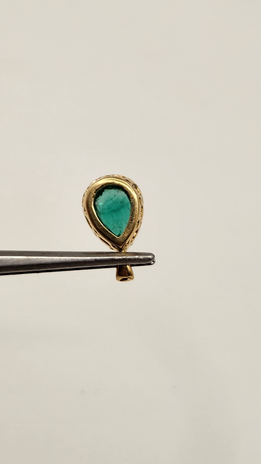 Pendiente en oro de 18k con Esmeraldas Colombianas Naturales, Diamantes Marquesa