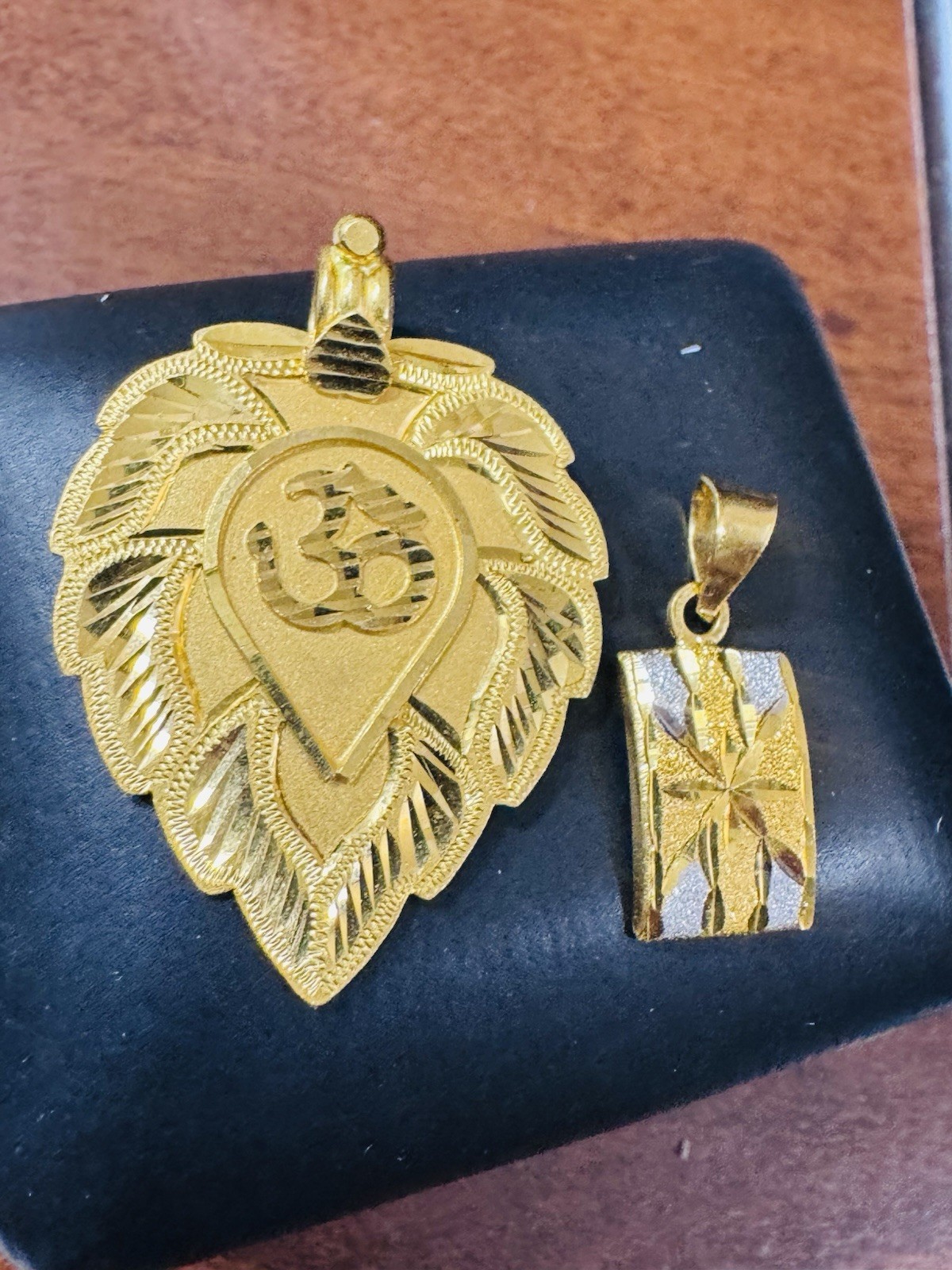 22K 916 22C Real Gold Two Set of Pendant 1 x Heart & 1x Rectangle 7.8g WOMENS