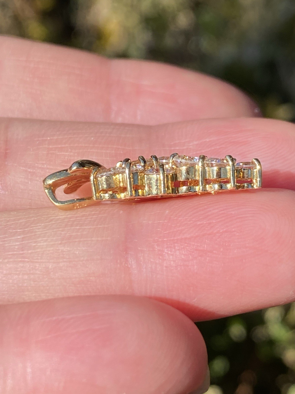 Stunning 18K Yellow Gold 1.50CTW 100% Natural Quality Diamond Pendant
