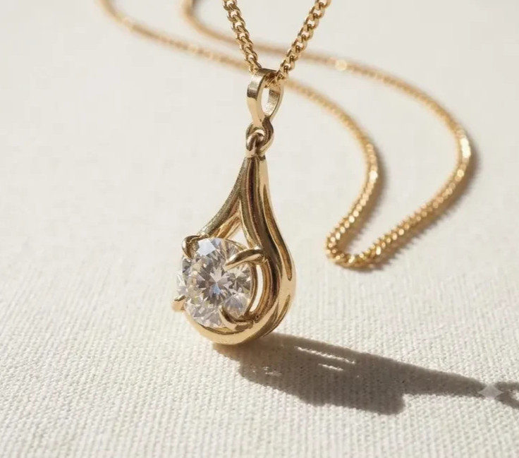 14K Yellow Gold Pendant 2.00 CT Round-Cut Lab Grown Diamond EF/VS1 IGI NO Chain