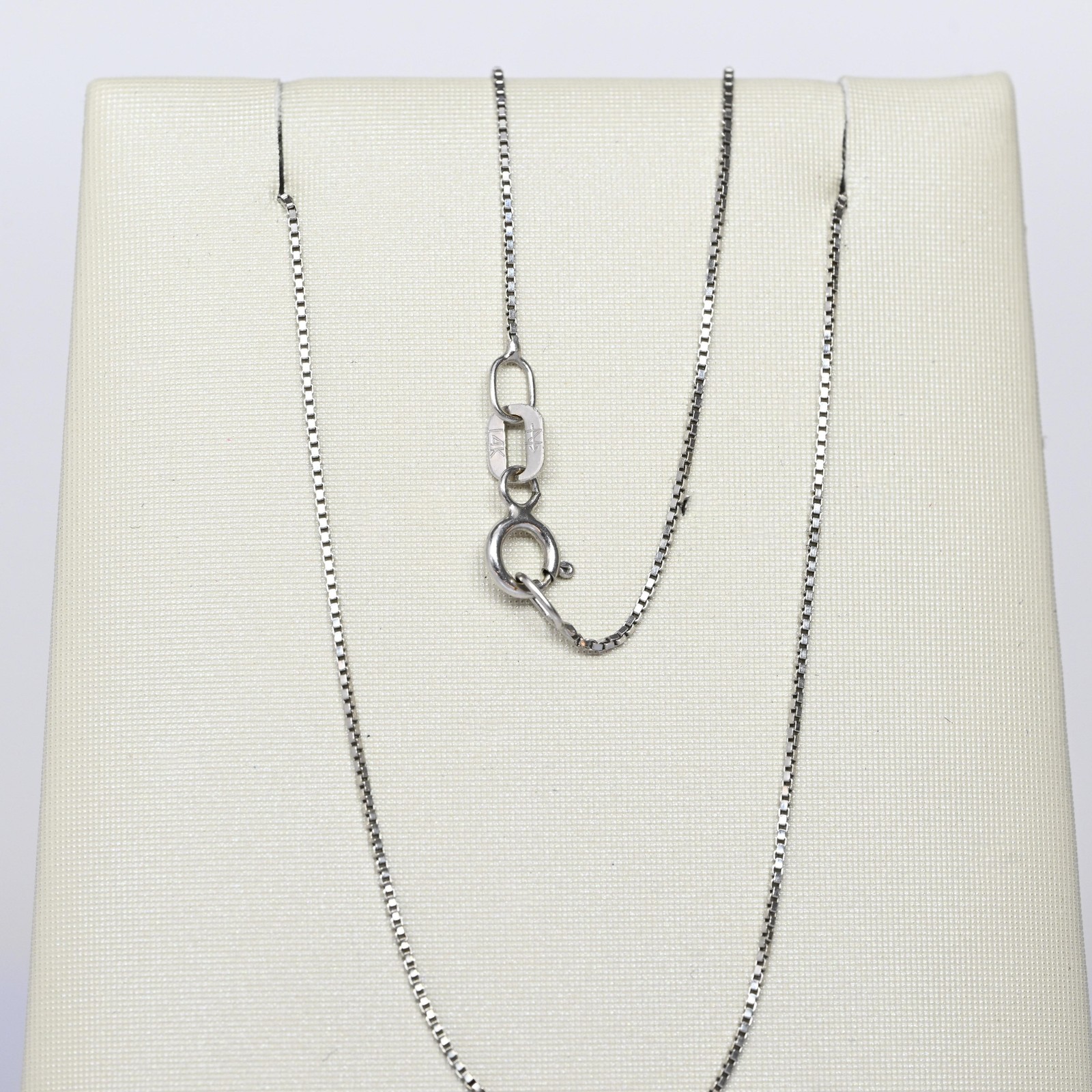 Vintage Box Link Chain 18″ 0.65mm 14K White Gold Necklace