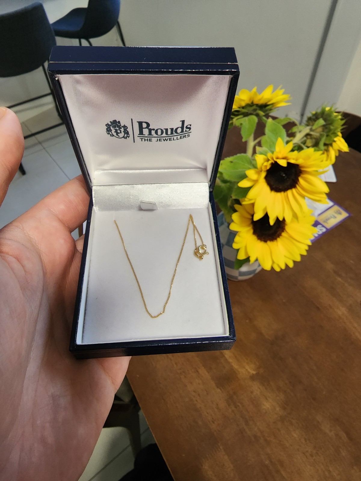 9ct Italian gold necklace, 50cm solid curb chain *new in box*