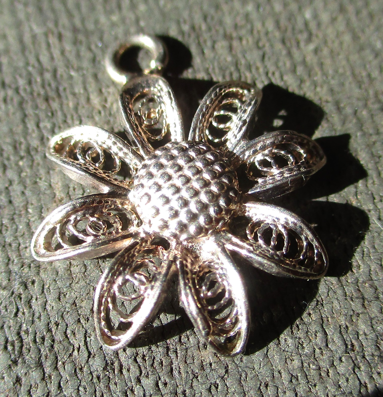 .925 STERLING SILVER SUNFLOWER CHARM PENDANT 1 gr (NEW)