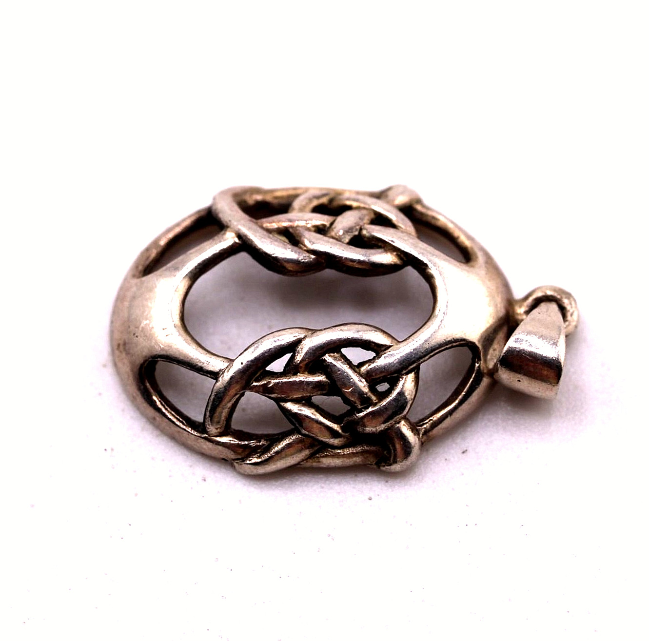 Pendant Vintage 925 Silver Celtic Oval Openwork Knot Design 70210