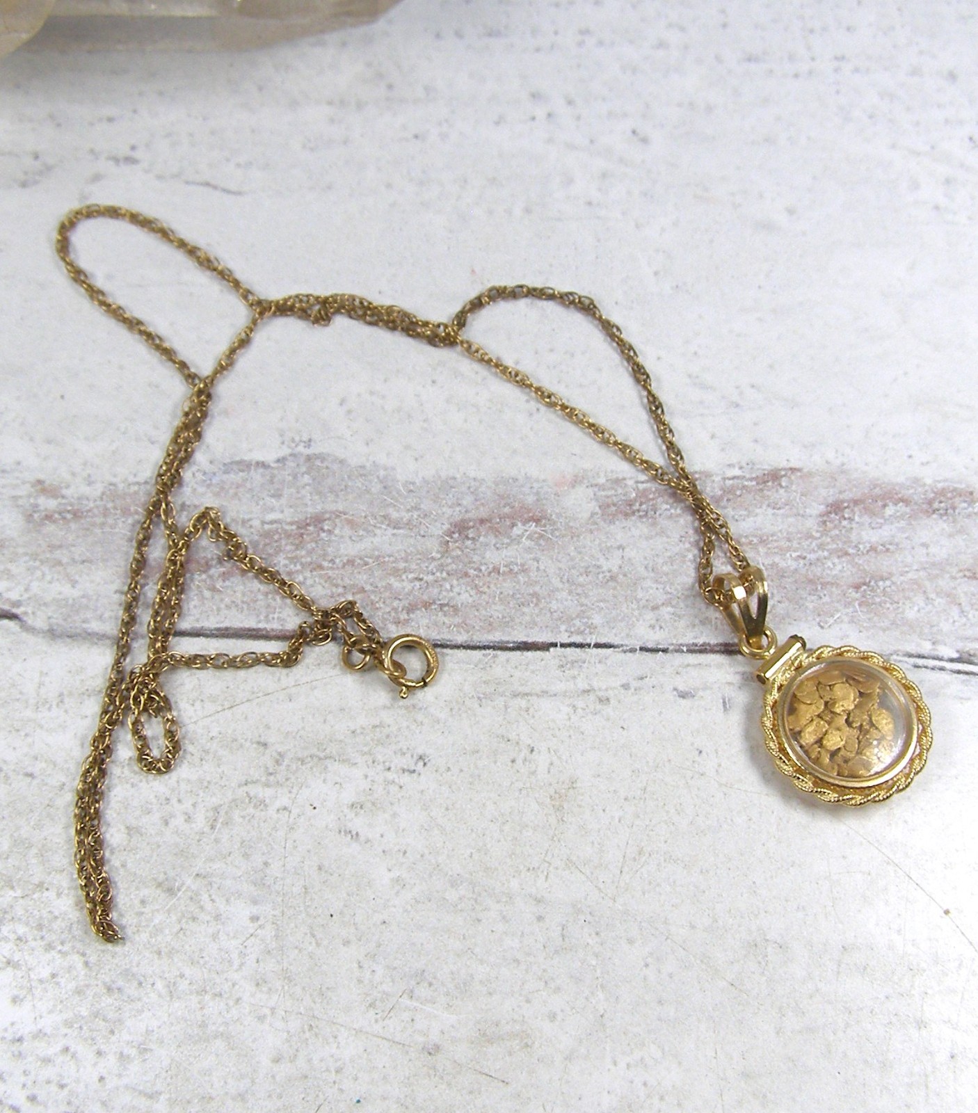 14K Yellow Gold Pendant with Flakes Rope Border Gold Filled Chain